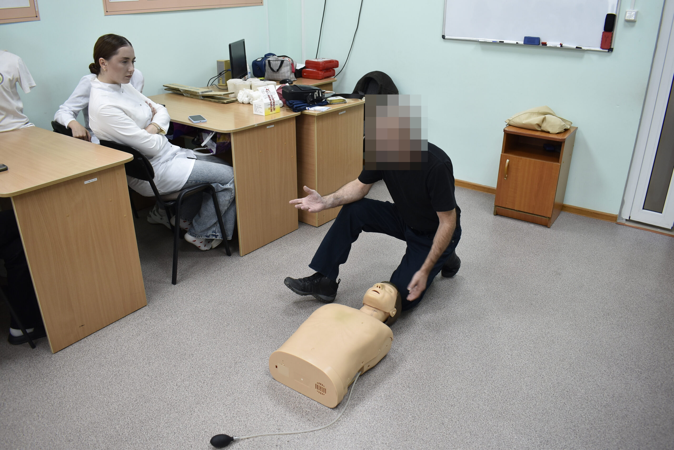 В Амурском медицинском колледже прошёл мастер-класс по непрямому массажу сердца