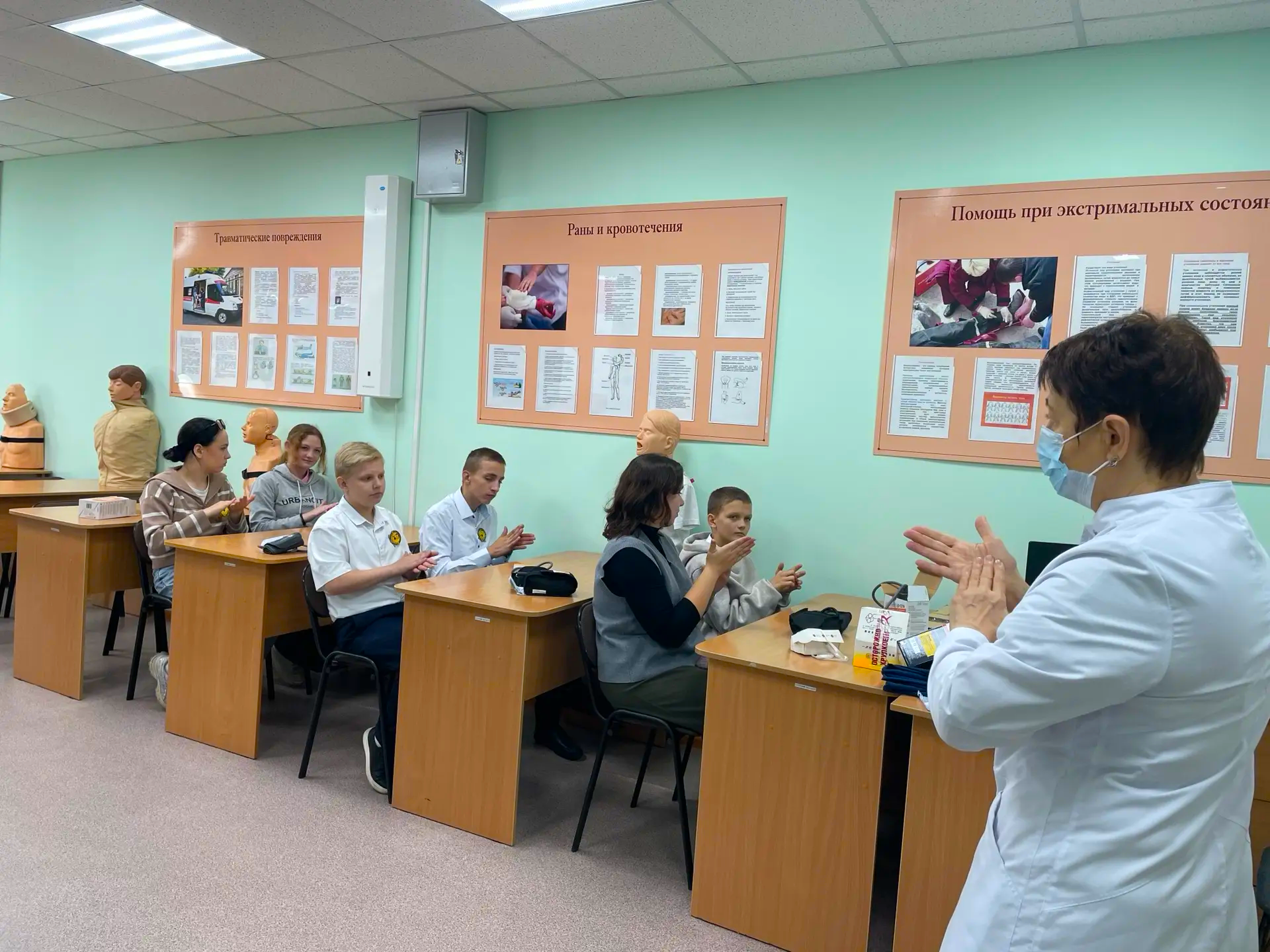 Когда теория становится практикой: школьники на профпробах в Амурском медицинском колледже