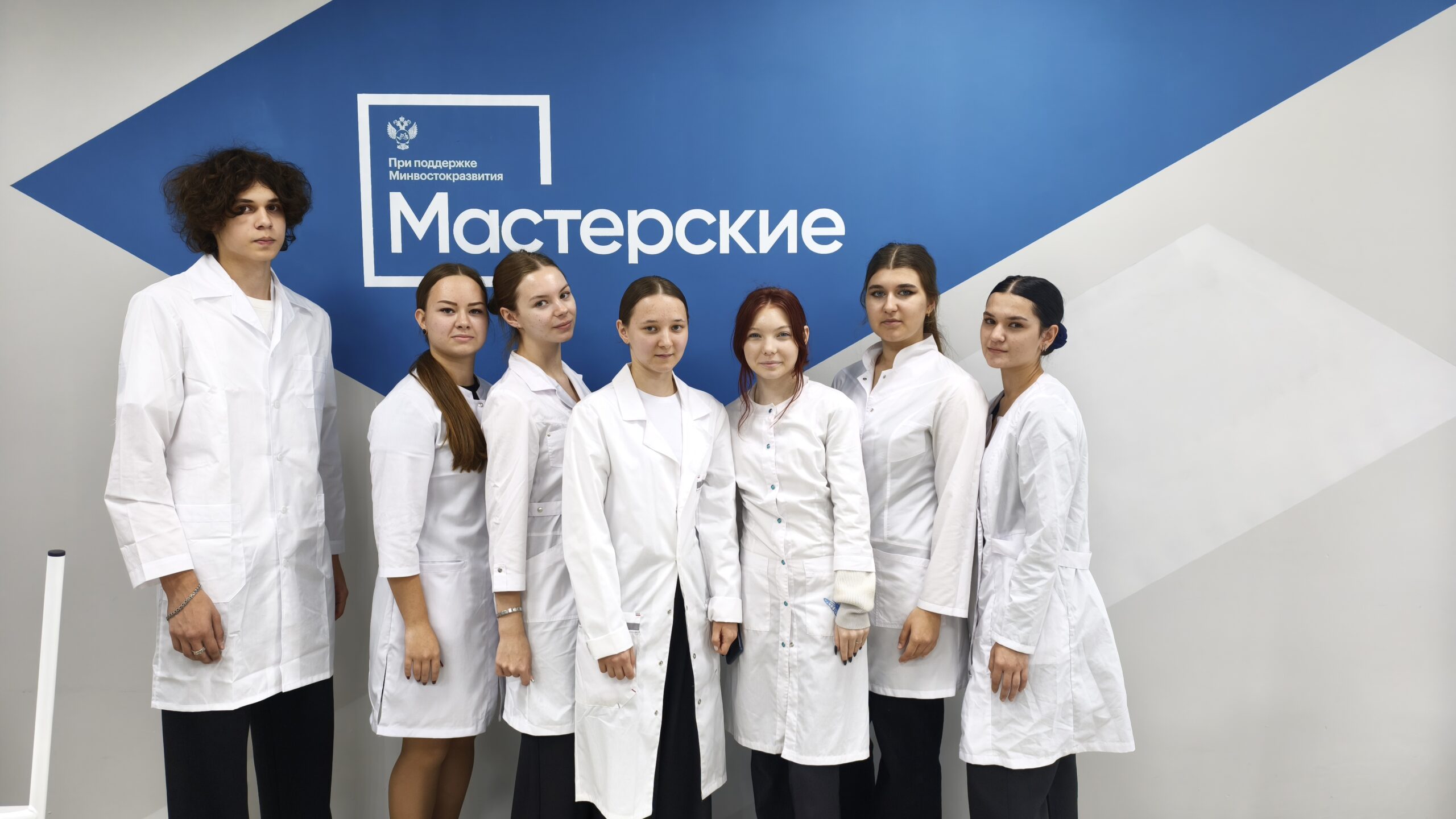 Школьники профильных медклассов начали обучение по программе «Помощник по уходу»